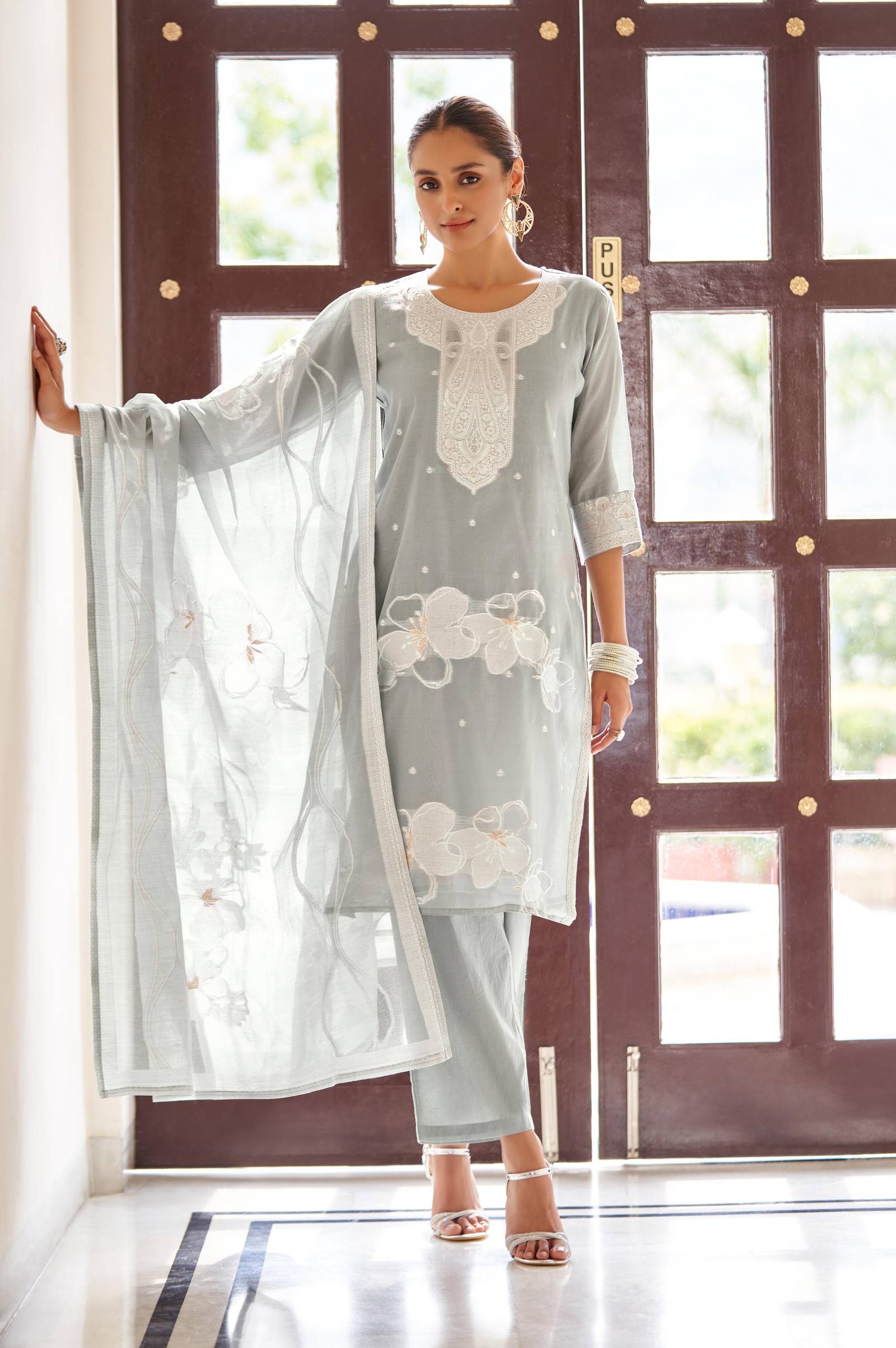 grey-ethnic-motifs-embroidered-straight-thread-work-kurta-set