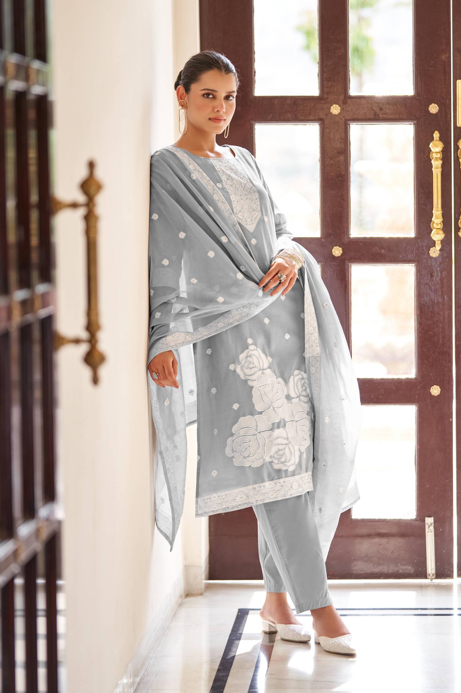 grey-ethnic-motifs-floral-embroidered-straight-thread-work-kurta-set