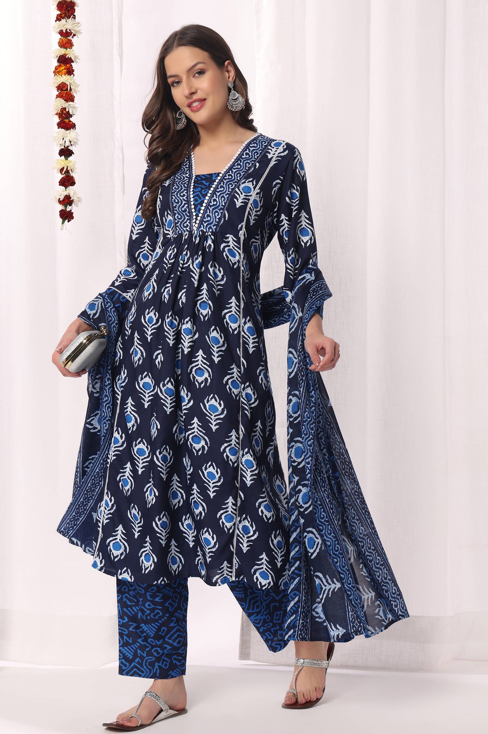 blue-cotton-blend-floral-printed-kurta-set-with-dupatta-for-women