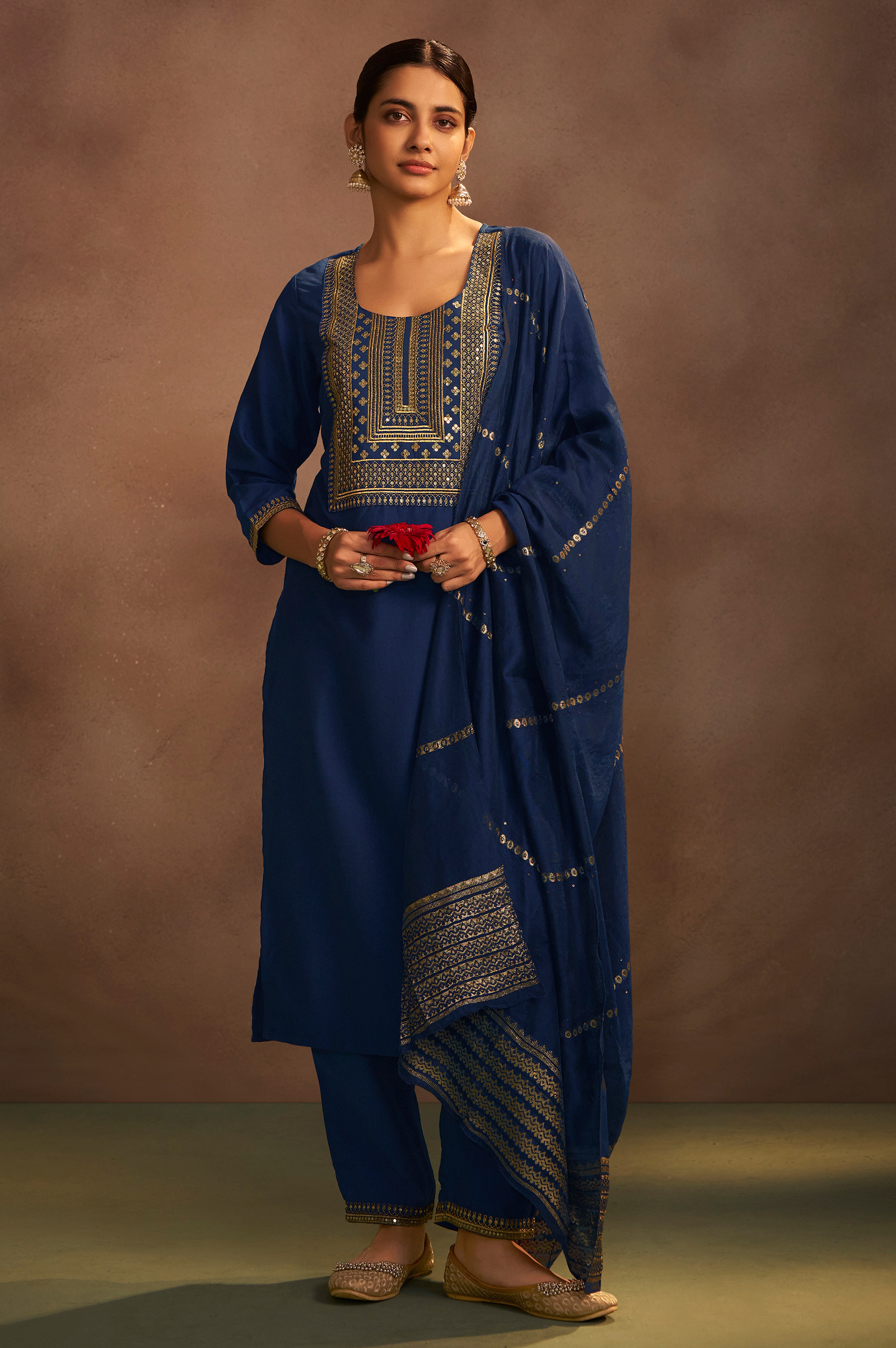 bottle-green-chinnon-embroidered-kurta-set-with-jacquard-dupatta