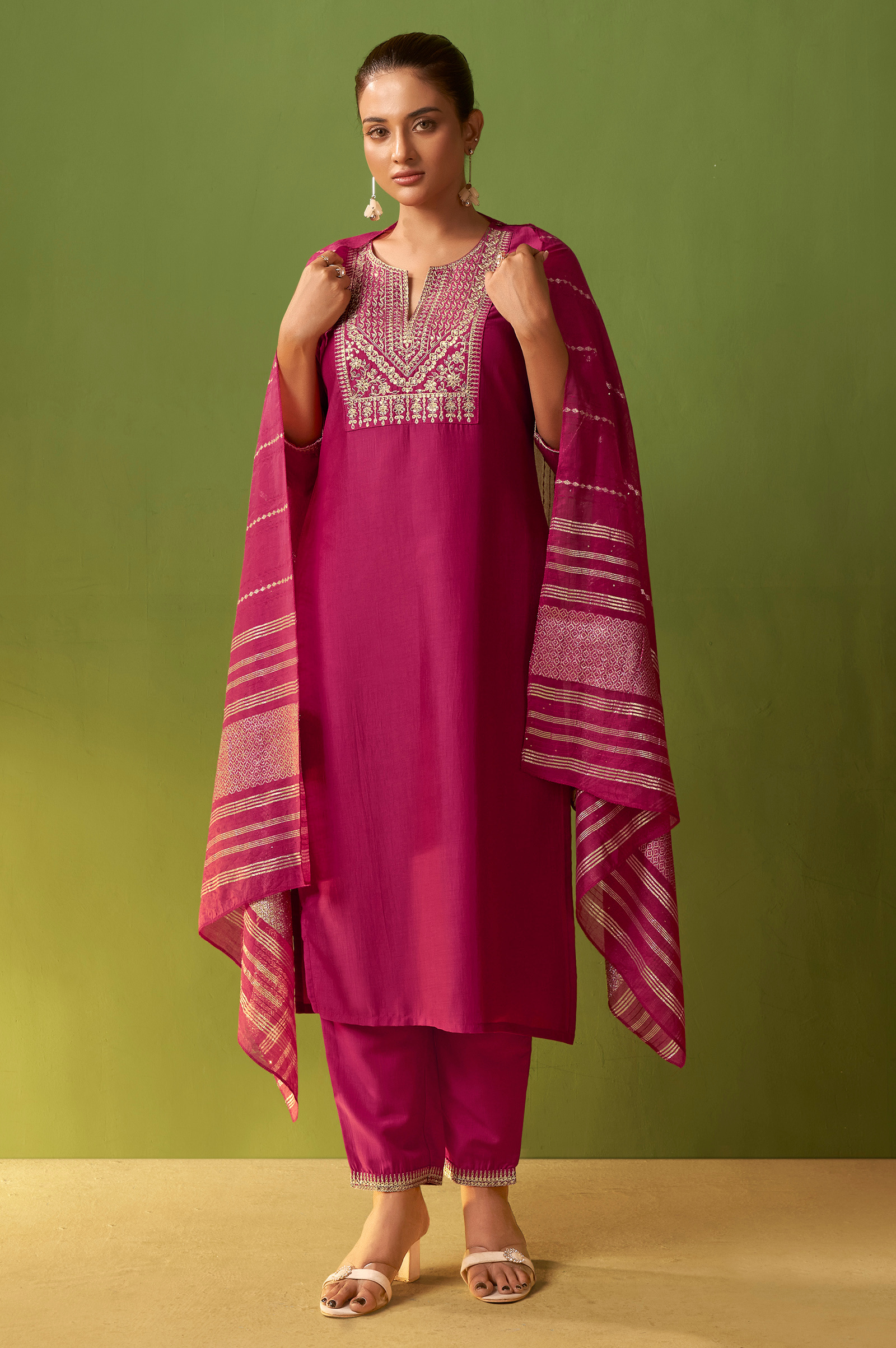 pink-chinon-embroidered-kurta-set-with-jacquard-dupatta