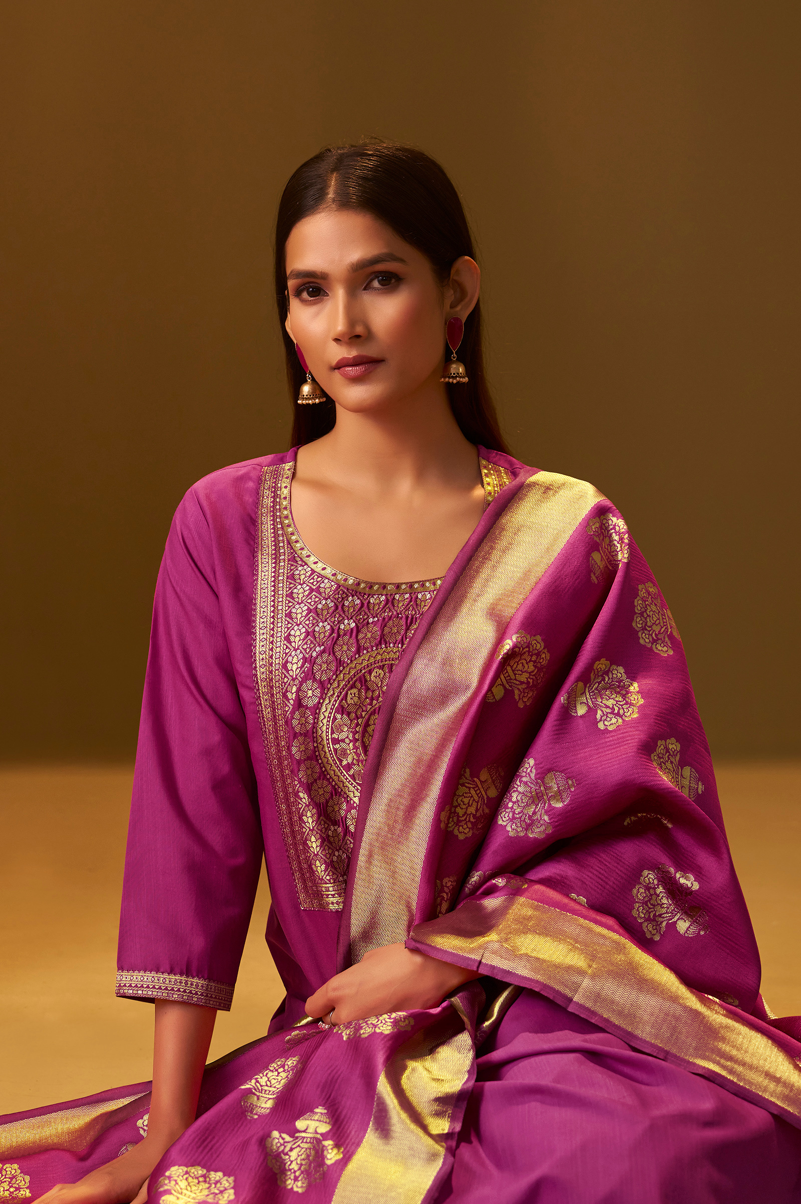 womens-festive-pink-cotton-blend-jacquard-straight-kurta-with-solid-pant-and-silk-jacquard-dupatta-set