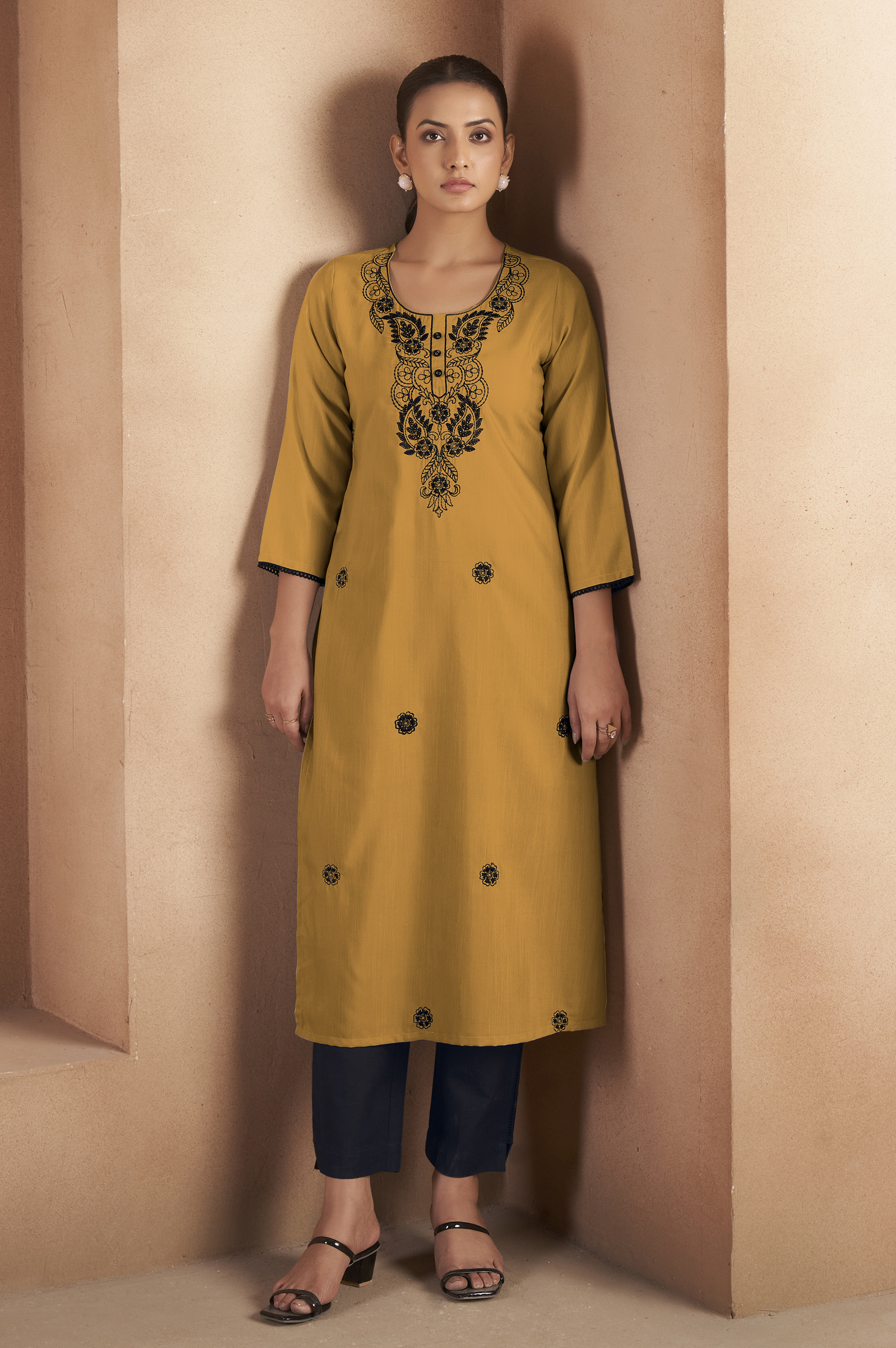 musterd-cotton-blend-chikankari-embroidered-kurta-for-women