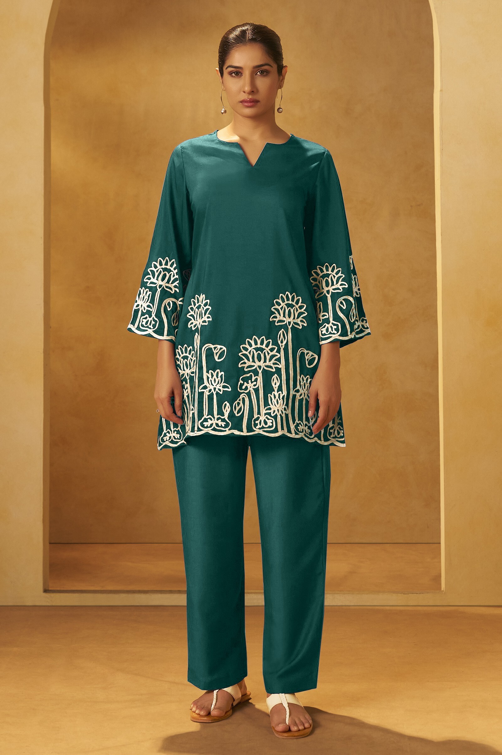 women-dark-green-embroidered-cotton-blend-straight-kurta-co-ord-set