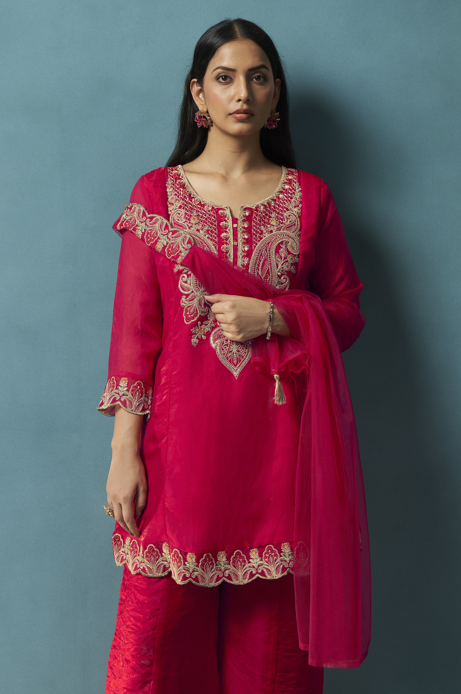 red-silk-blend-embroidered-straight-kurta-set-with-choker-net-dupatta