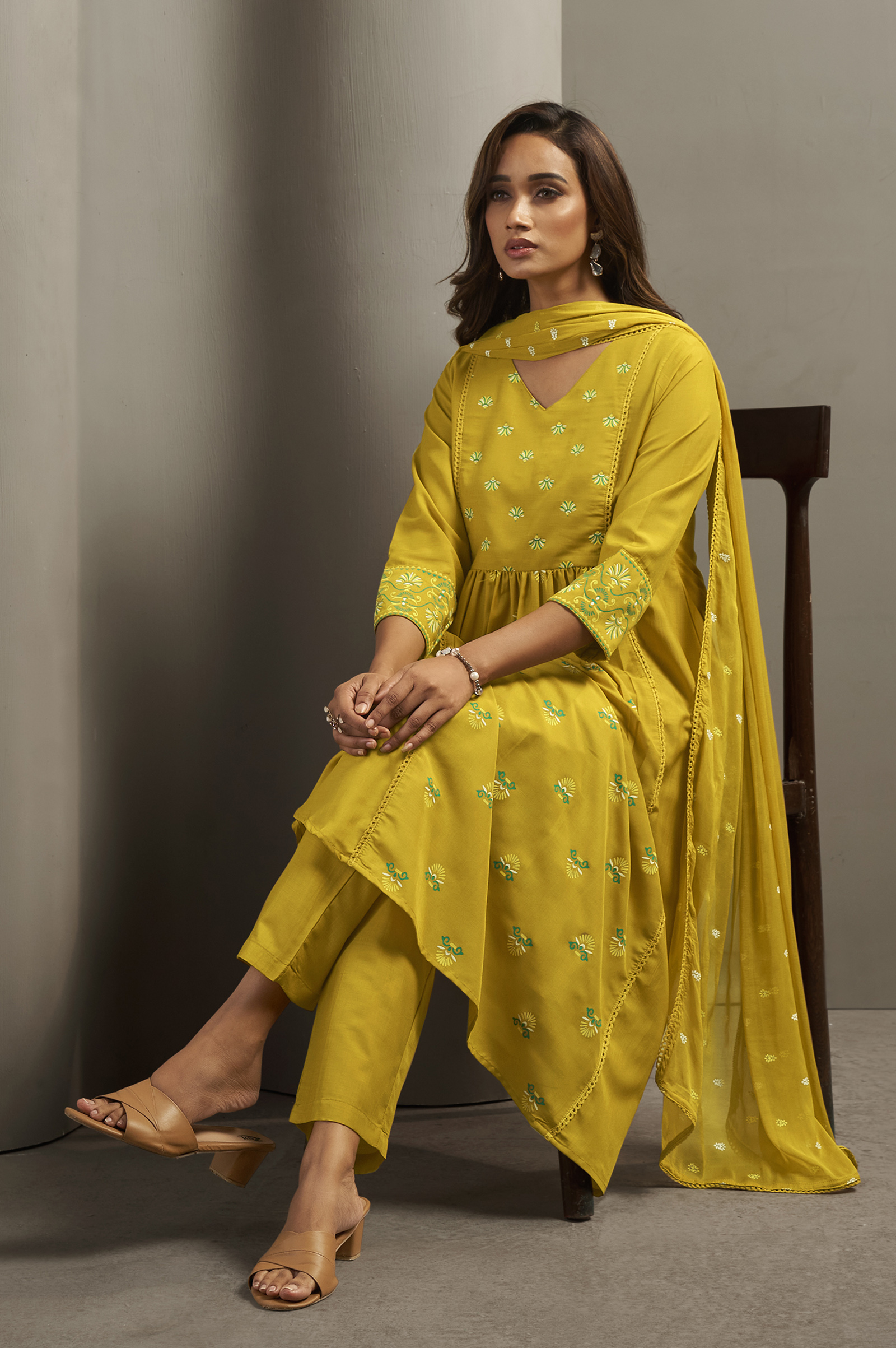 womens-cotton-blend-ethnic-motifs-printed-flared-kurta-with-solid-elasticated-pants-printed-nazmin-cotton-blend-dupatta
