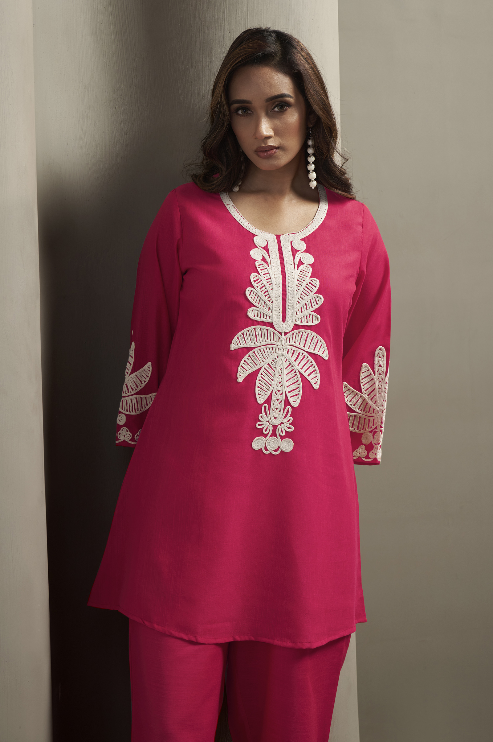 womens-pink-cotton-blend-floral-embroidered-co-ord-set-with-straight-top-solid-pants