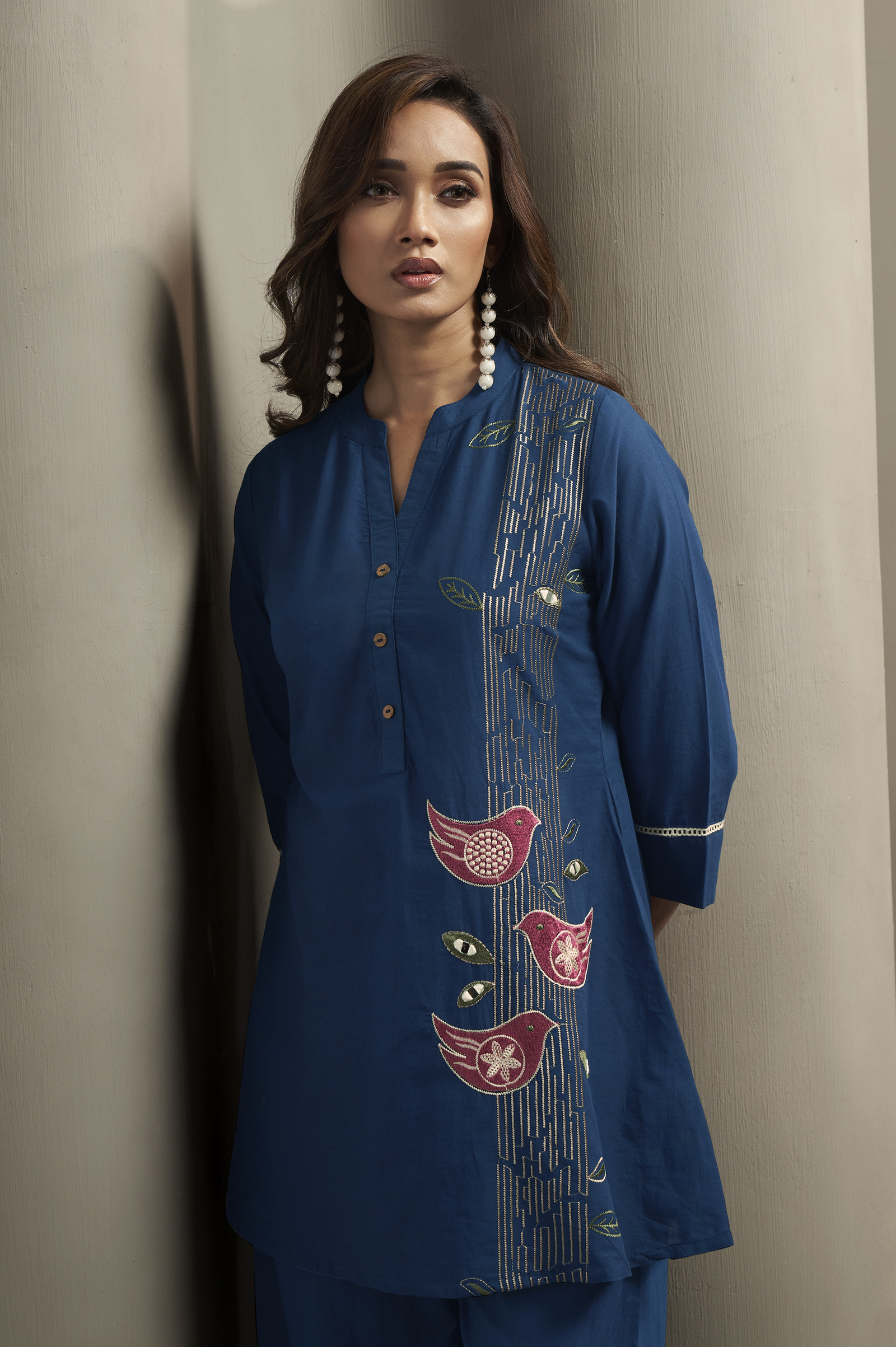 womens-pure-cotton-bird-embroidered-straight-kurta-with-solid-pure-cotton-pants-co-ord-set