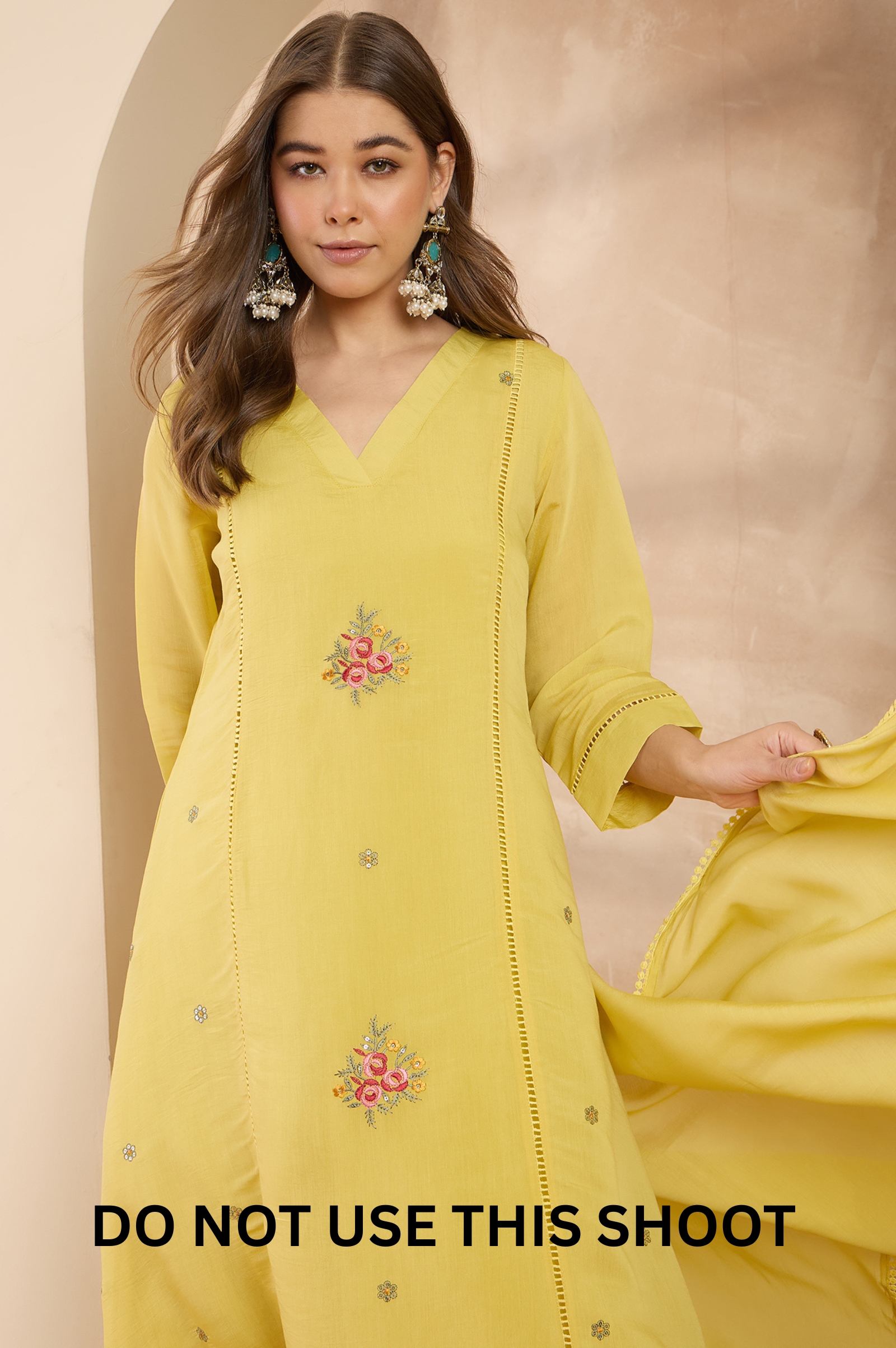 women-yellow-mul-chanderi-embroidered-thread-work-kurta-pant-dupatta-set