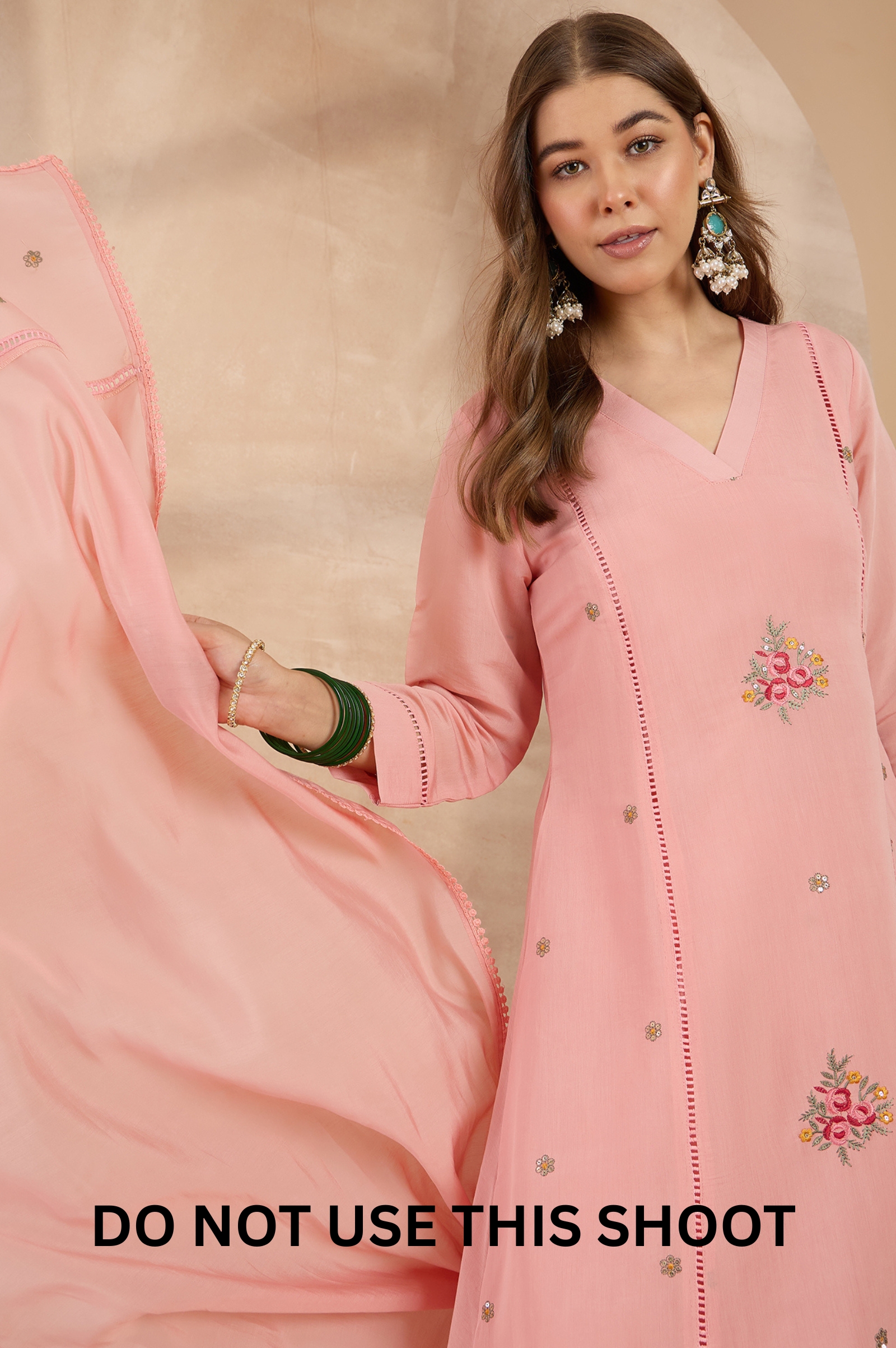 women-pink-mul-chanderi-embroidered-thread-work-kurta-pant-dupatta