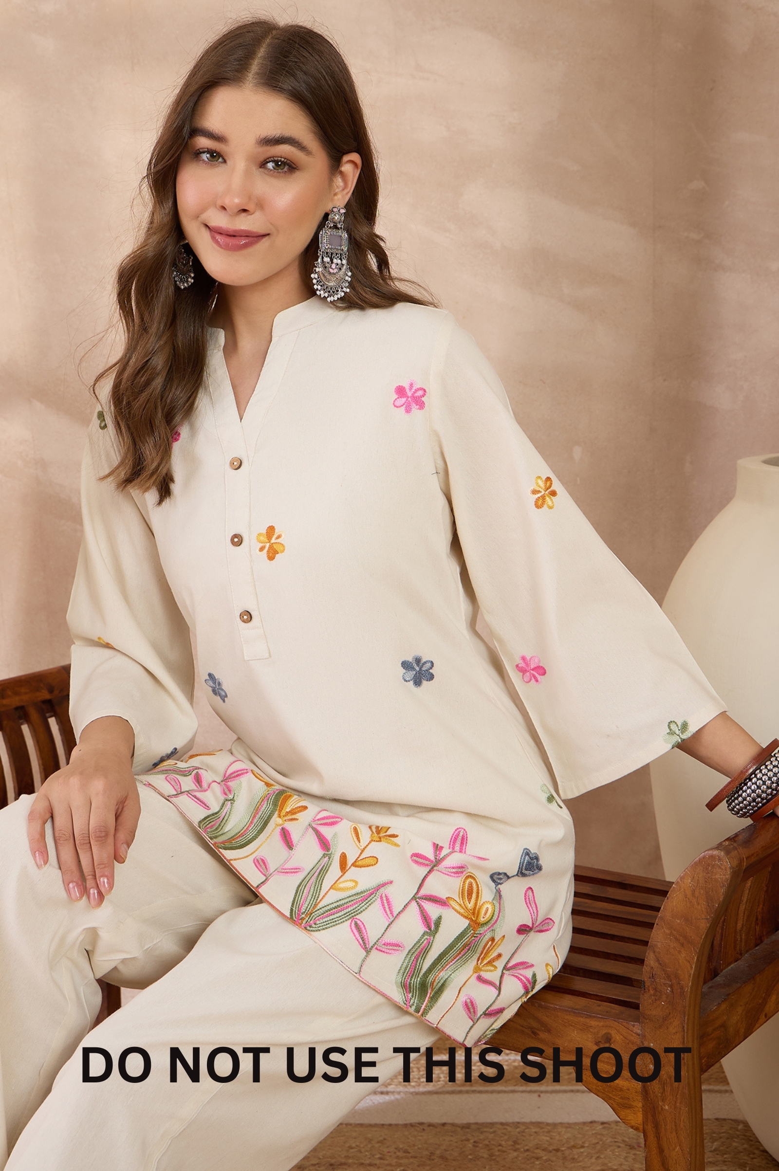 women-white-cotton-flex-chain-stitch-embroidered-tunic-co-ord-set